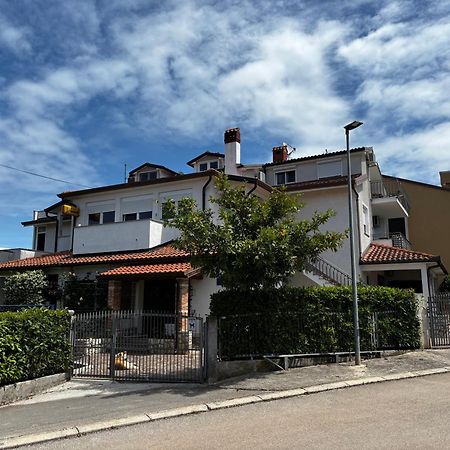 Apartmani Rozi Umag Eksteriør bilde